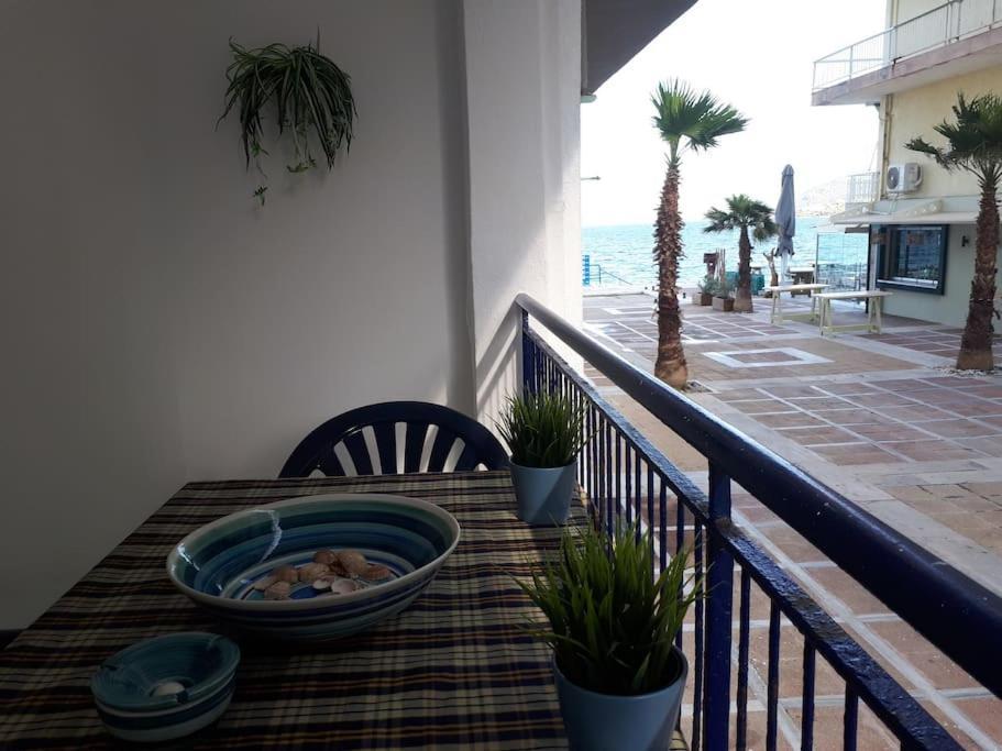 Cozy Seaside Apartment Loutraki エクステリア 写真