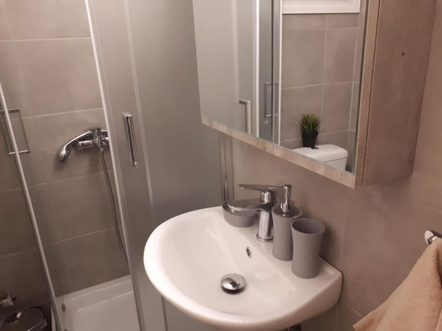 Cozy Seaside Apartment Loutraki エクステリア 写真