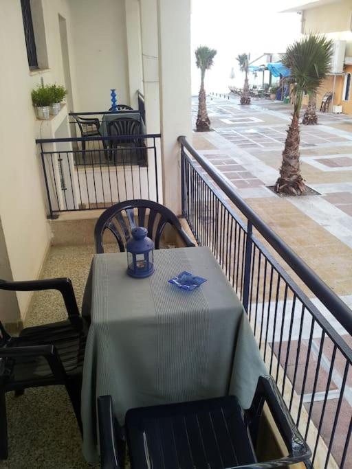 Cozy Seaside Apartment Loutraki エクステリア 写真