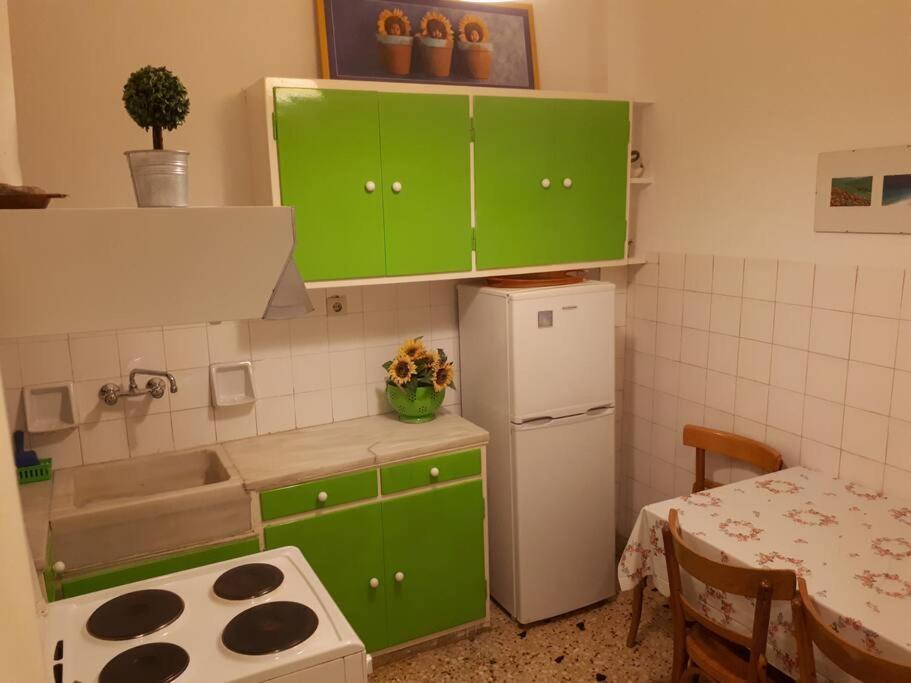 Cozy Seaside Apartment Loutraki エクステリア 写真