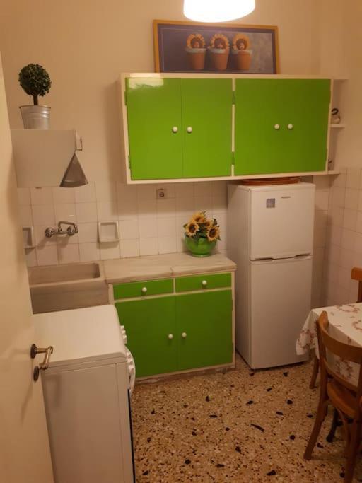Cozy Seaside Apartment Loutraki エクステリア 写真